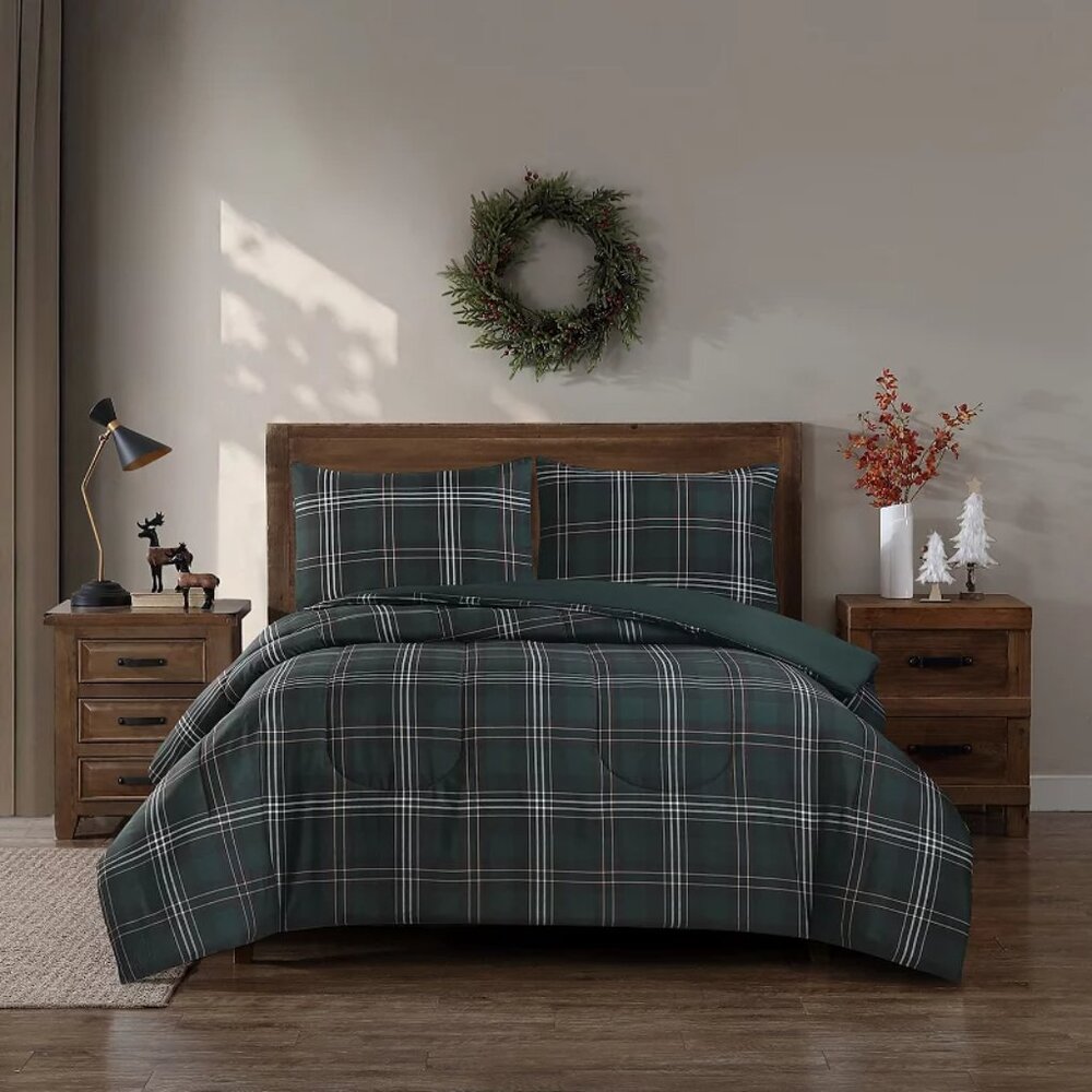 Hudson & Main Wintertime Print Comforter Set with Shams Color: Plaid, Size: King